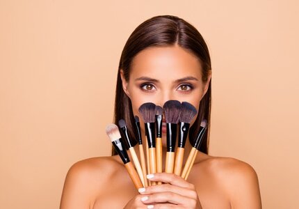 Ako správne používať make-up, aby ste pôsobili prirodzene, nie umelo
