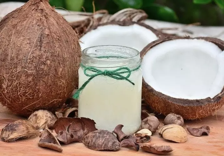 Účinky kokosového oleja na pleť >