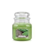 Country Candle Sage & Cedar vonná sviečka stredná 2-knôtová (453 g)