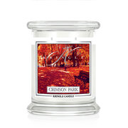 Kringle Candle Crimson Park vonná sviečka stredná 2-knôtová (411 g)