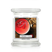 Kringle Candle Cherry Chai vonná sviečka stredná 2-knôtová (411 g)