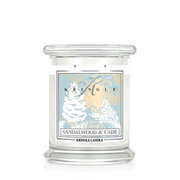 Kringle Candle Sandalwood & Cade vonná sviečka stredná 2-knôtová (411g)