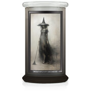 Kringle Candle Halloween Print Based Moody Witch with a Broomstick vonná sviečka veľká 2-knôtová (624 g)